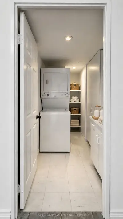 20 W Harding Boulevard W 1103, Richmond Hill, On L4c 9s4