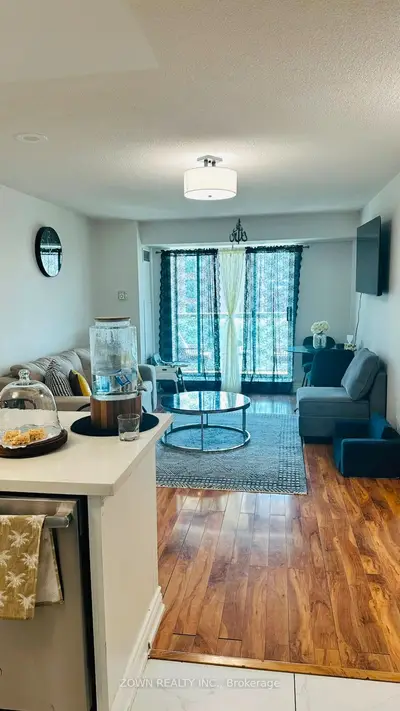 3 Ellesmere Street 611, Richmond Hill, On L4b 4n2