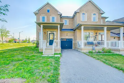 Att/Row/Townhouse in Richmond Hill