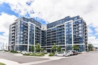 Condo Apartment in Richmond Hill