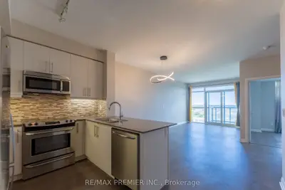 Condo Apartment in Richmond Hill
