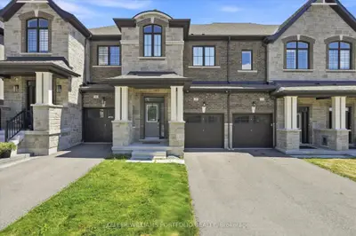 Att/Row/Townhouse in East Gwillimbury