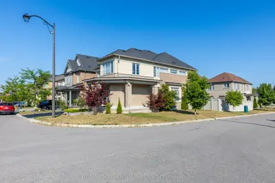 40 Frederick Pearson Street, East Gwillimbury, On L9n 0r8