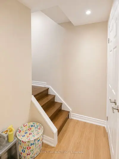 29 Marion Crescent (basment), Markham, On L3p 6e6