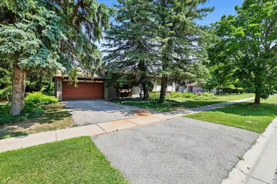 Detached in King