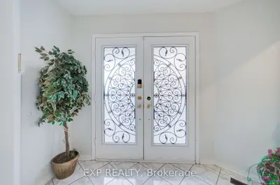211 Sophia Road, Markham, On L3s 4c5