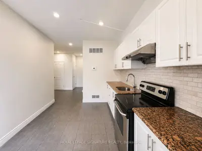 15 Barrie Street Upper 1, Bradford West Gwillimbury, On L3s 0j1