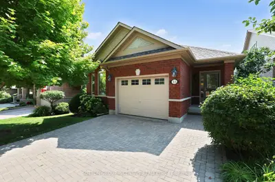 13 Renaissance Point, New Tecumseth, On L9r 2h8