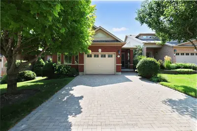13 Renaissance Point, New Tecumseth, On L9r 2h8