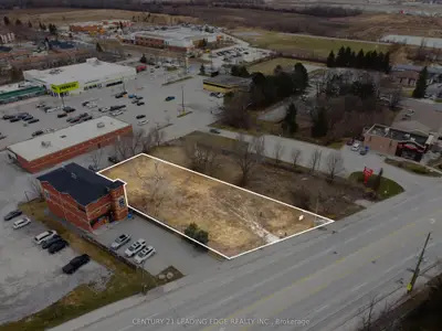 451 The Queensway S, Georgina, On L4p 2c9