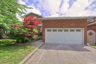 19 Crystal Drive N, Richmond Hill, On L4c 7z4