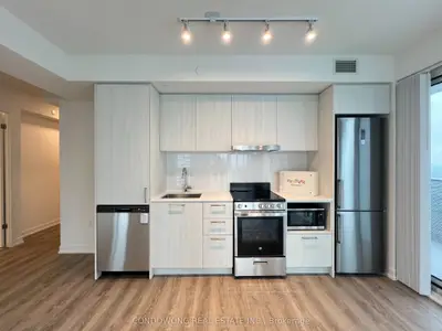 195 Commerce Street 4015, Vaughan, On L4k 0p9