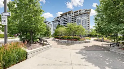 273 South Park Road 215, Markham, On L3t 0b5
