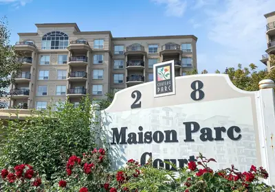 Condo Apartment in Vaughan