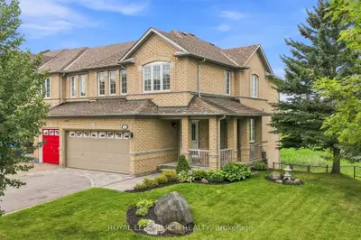 Att/Row/Townhouse in Aurora