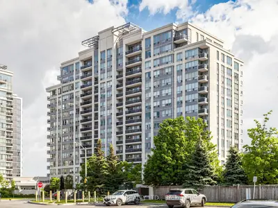 Condo Apartment in Vaughan