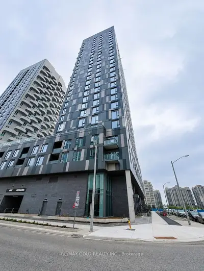 Common Element Condo in Vaughan