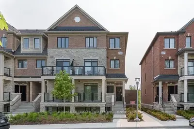 Att/Row/Townhouse in Vaughan