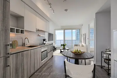 Condo Apartment in Vaughan