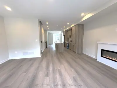 Att/Row/Townhouse in Richmond Hill