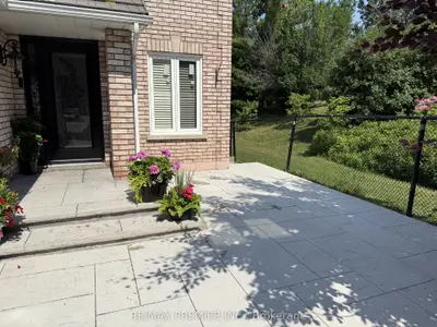 54 Castlepoint Drive Lower, Vaughan, On L4h 1b8