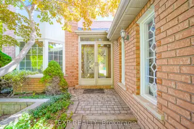 195 Savage Road, Newmarket, On L3x 1r6