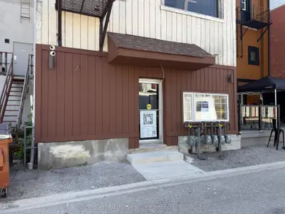 207 Main Street S B, Newmarket, On L3y 6m8