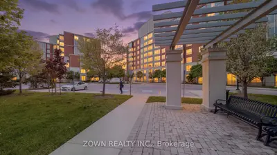 Condo Apartment in Markham