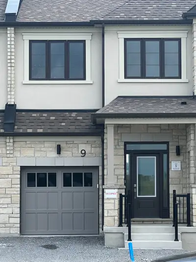 Att/Row/Townhouse in Georgina