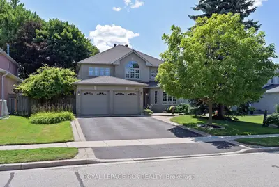 908 Schaeffer Outlook, Newmarket, On L3x 1v9