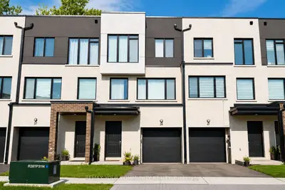 Att/Row/Townhouse in Richmond Hill