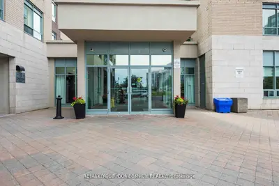 23 Oneida Crescent 909, Richmond Hill, On L4b 0a2