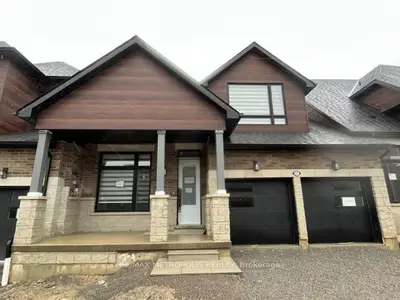 Att/Row/Townhouse in Uxbridge