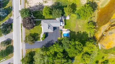 63 The Queensway N, Georgina, On L4p 0l2