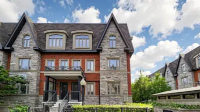 326 John Street 136, Markham, On L3t 0b1