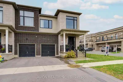 Semi-Detached in Richmond Hill