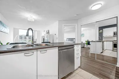 48 Suncrest Boulevard 720, Markham, On L3t 7y5