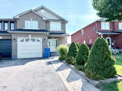 Att/Row/Townhouse in Newmarket