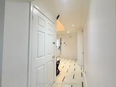 248 Woodhall Road, Markham, On L3s 1n2