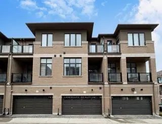 Att/Row/Townhouse in Richmond Hill