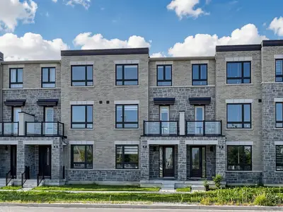 17 Mumbai Drive, Markham, On L3s 0g1