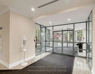 Condo Apartment in Richmond Hill