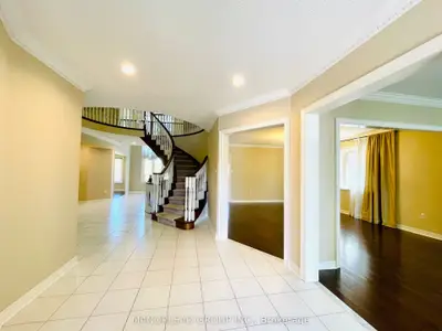 16 Headford Avenue, Richmond Hill, On L4b 3v7