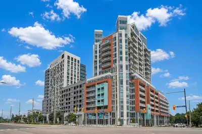 Condo Apartment in Richmond Hill