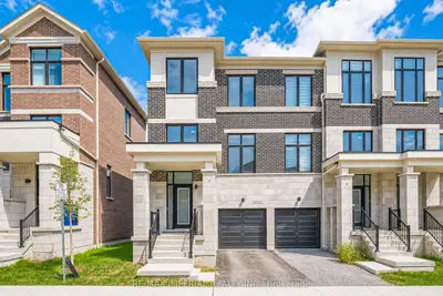 Att/Row/Townhouse in Richmond Hill
