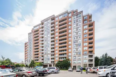 Condo Apartment in Richmond Hill