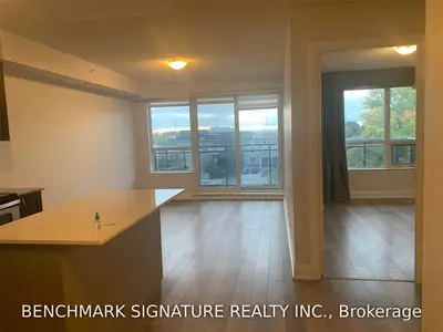 Condo Apartment in Richmond Hill