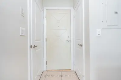 18 Harding Boulevard Ph208, Richmond Hill, On L4c 0t3