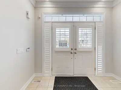224 Aspenwood Drive, Newmarket, On L3x 3l1