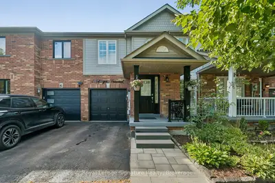 Att/Row/Townhouse in Georgina